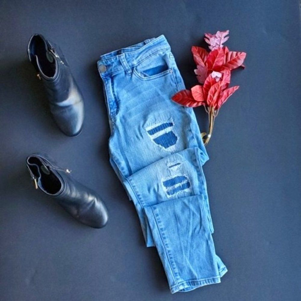 Tinseltown Light wash Blue Distressed Jeans